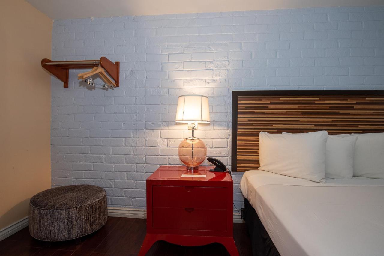 Hollywood Downtowner Motel 2*